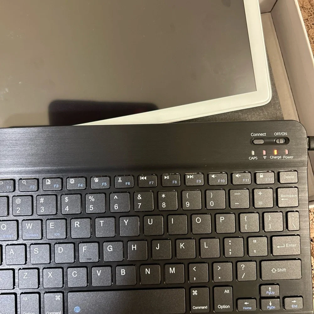Feonal Tablet ￼10.1 in Model K110 (Keyboard Included)